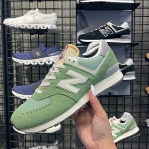 New Balance Men's Green Sneakers